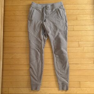 Alo Yoga Moto Joggers – Taupe / Mushroom